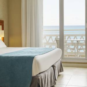 Double room with sea views Hotel ILUNION Fuengirola