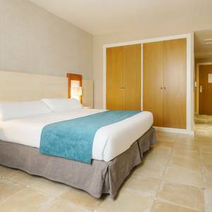 Disabled accessible room Hotel ILUNION Fuengirola