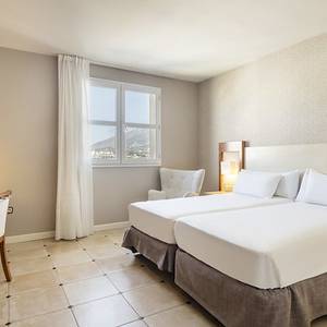 Disabled accessible room Hotel ILUNION Fuengirola